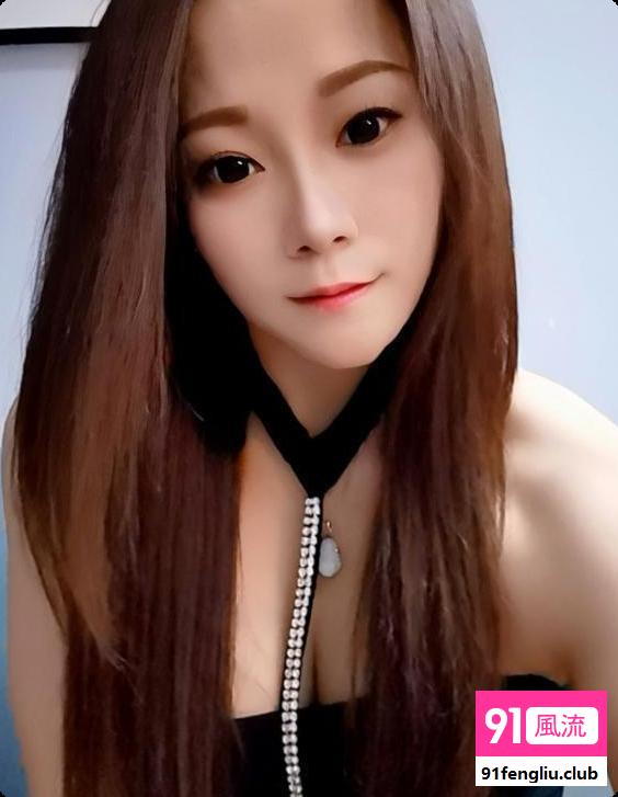 龙华丰满性感美女